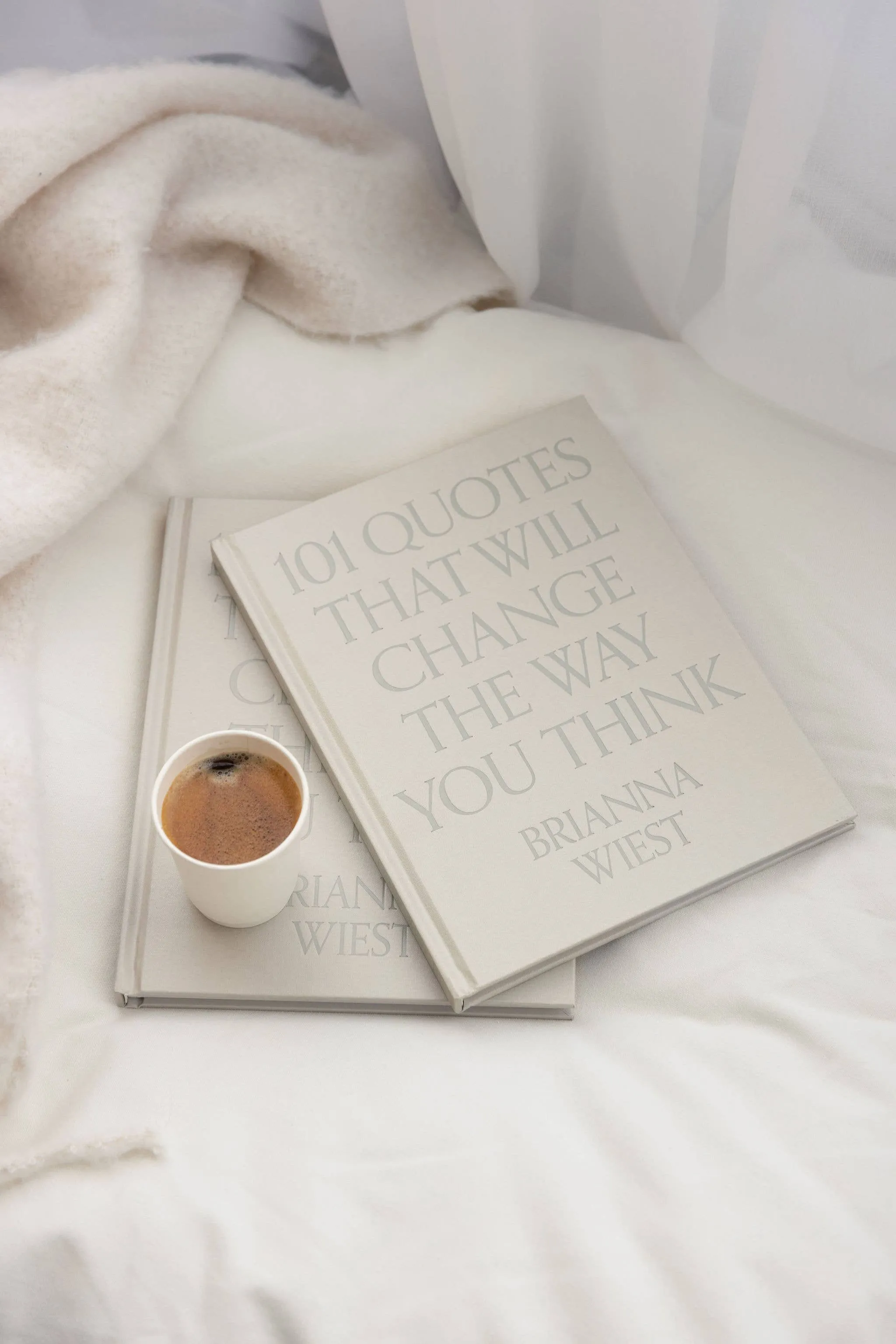 101 Quotes That Will Change The Way You Think - table book