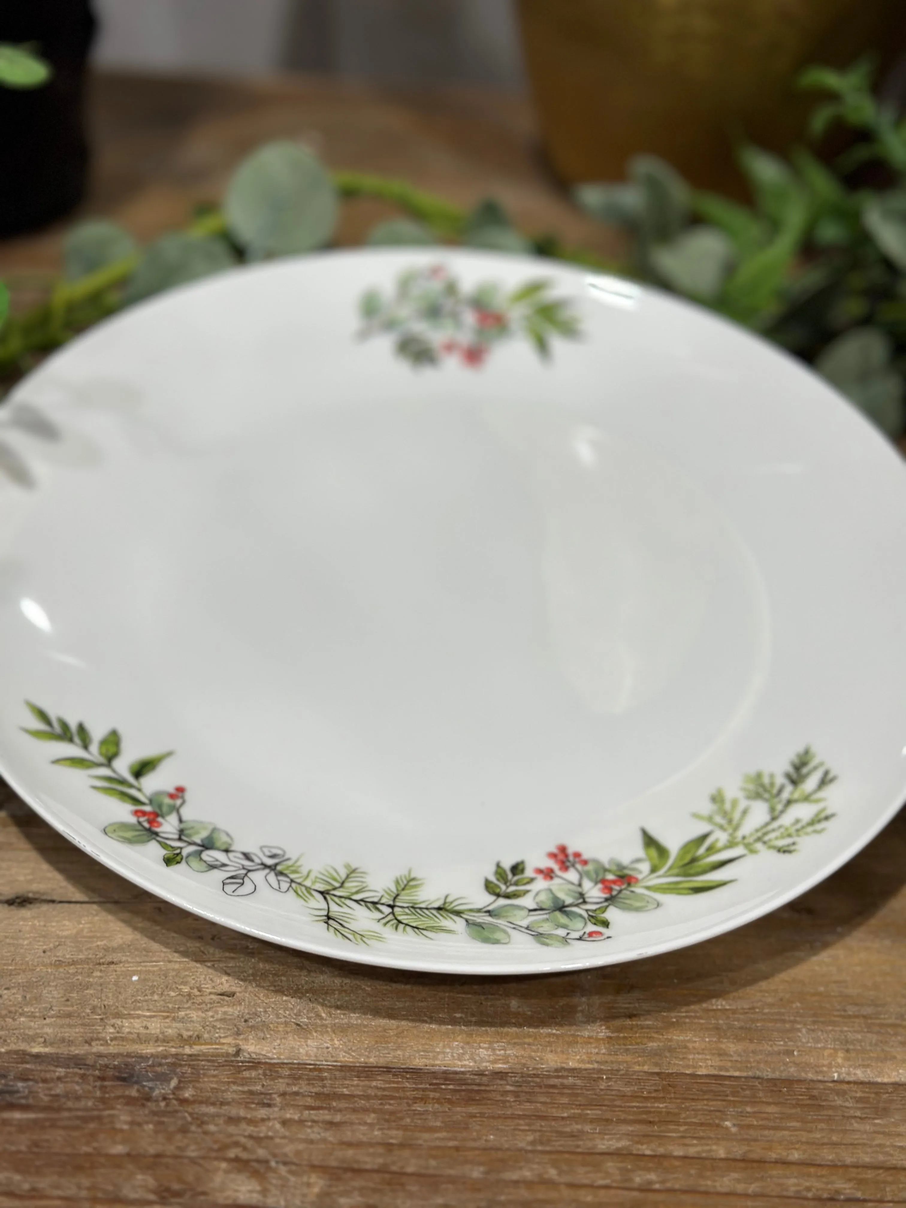 10.5” Mistletoe Porcelain Plate