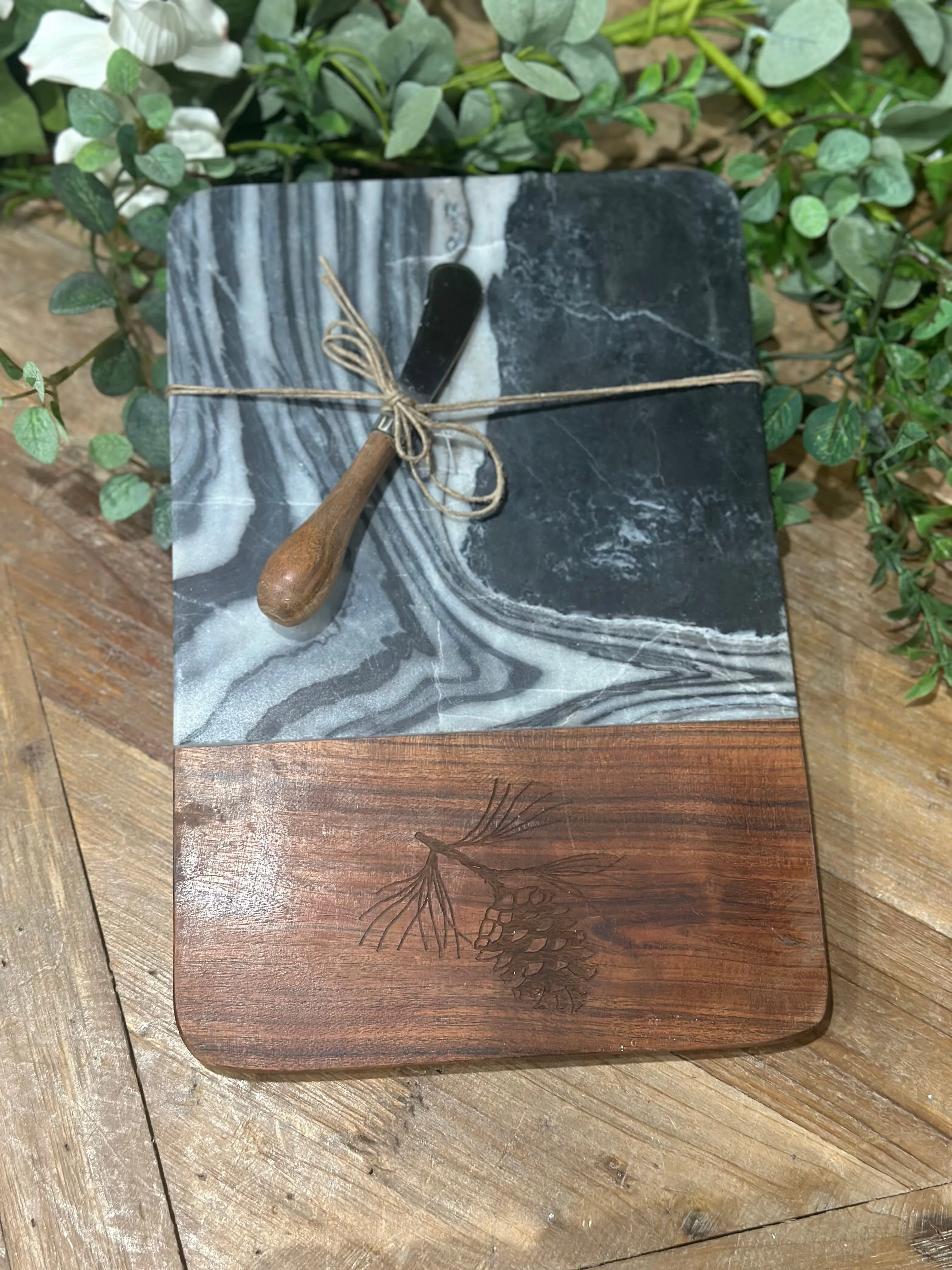 11" Rustic Pine Cutting Board With Spreader