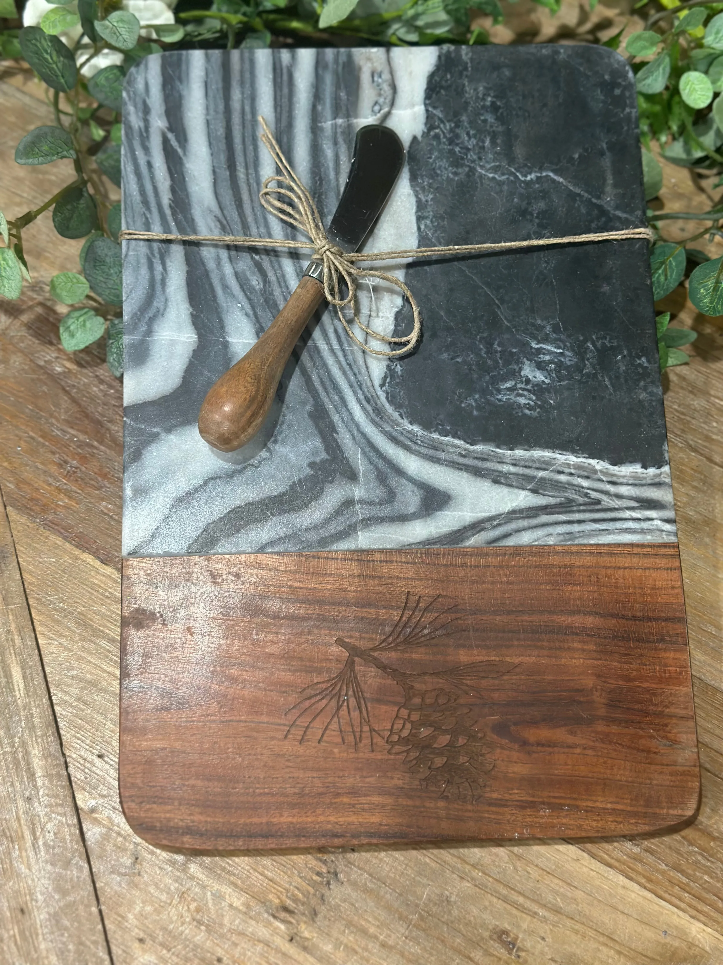 11" Rustic Pine Cutting Board With Spreader