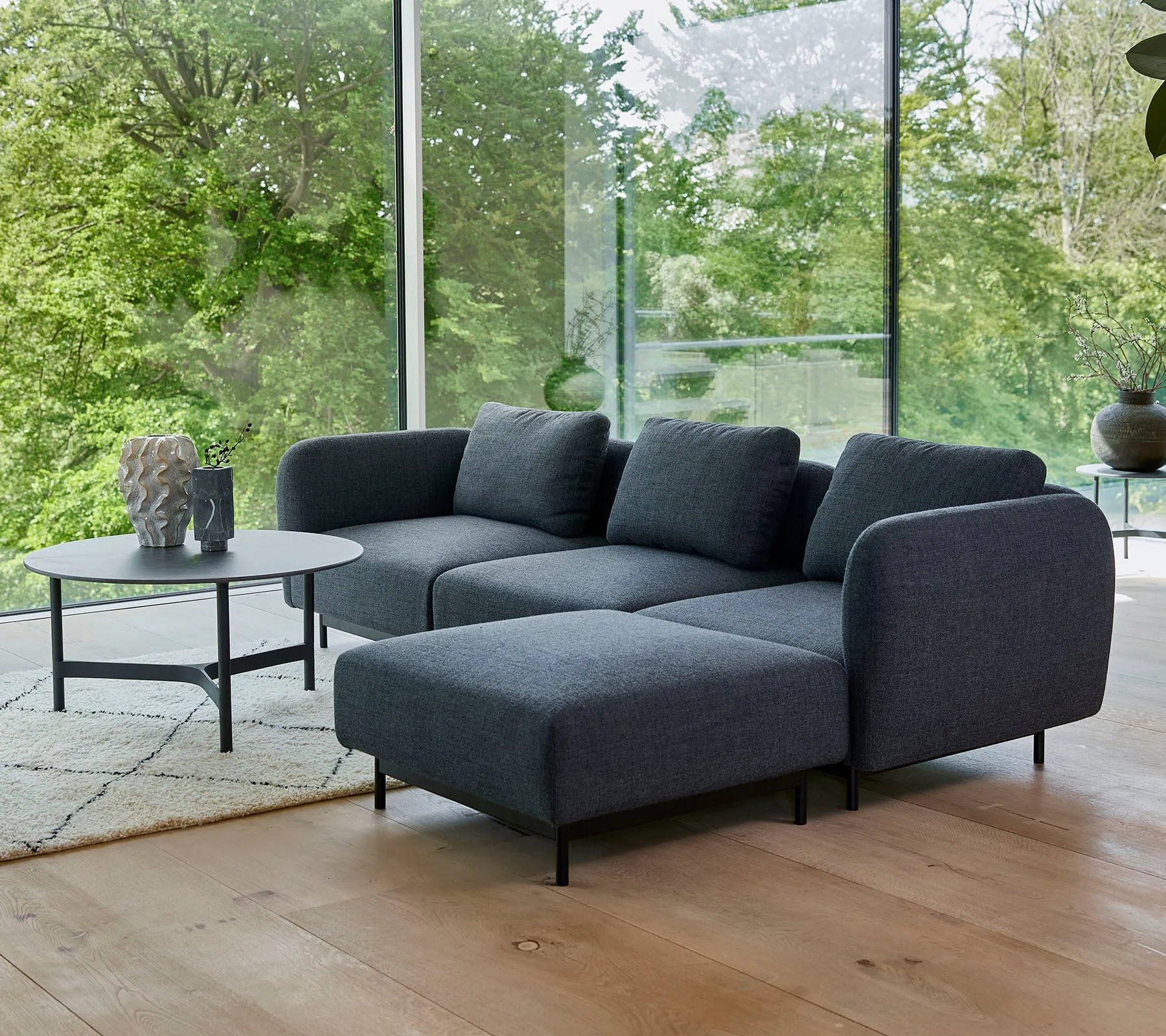 Aura 2-seater sofa with low armrest (10)