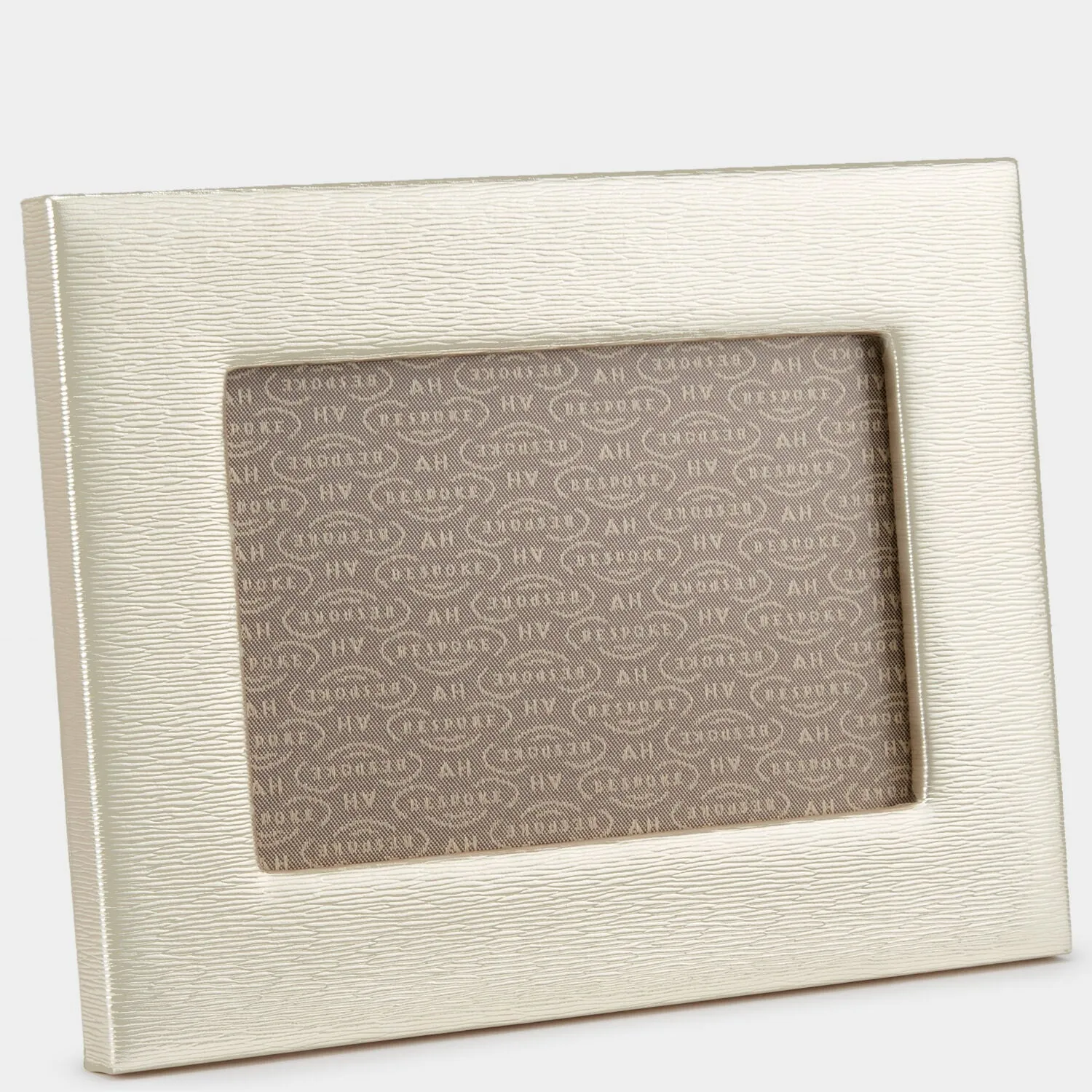 Bespoke Shaftesbury 6x4 Landscape Frame in Pale Gold London Grain