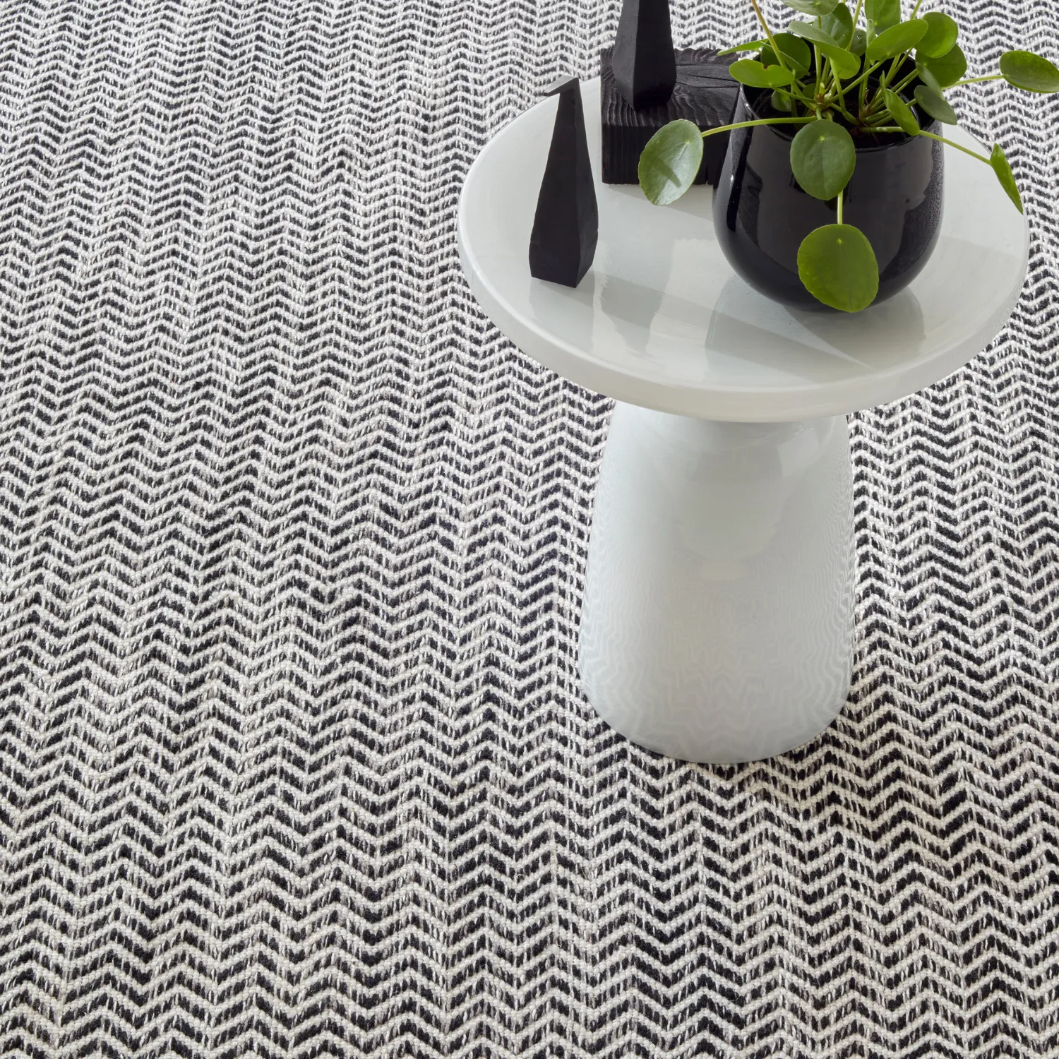 Dash & Albert Coastal Handwoven Black Indoor Outdoor Rug