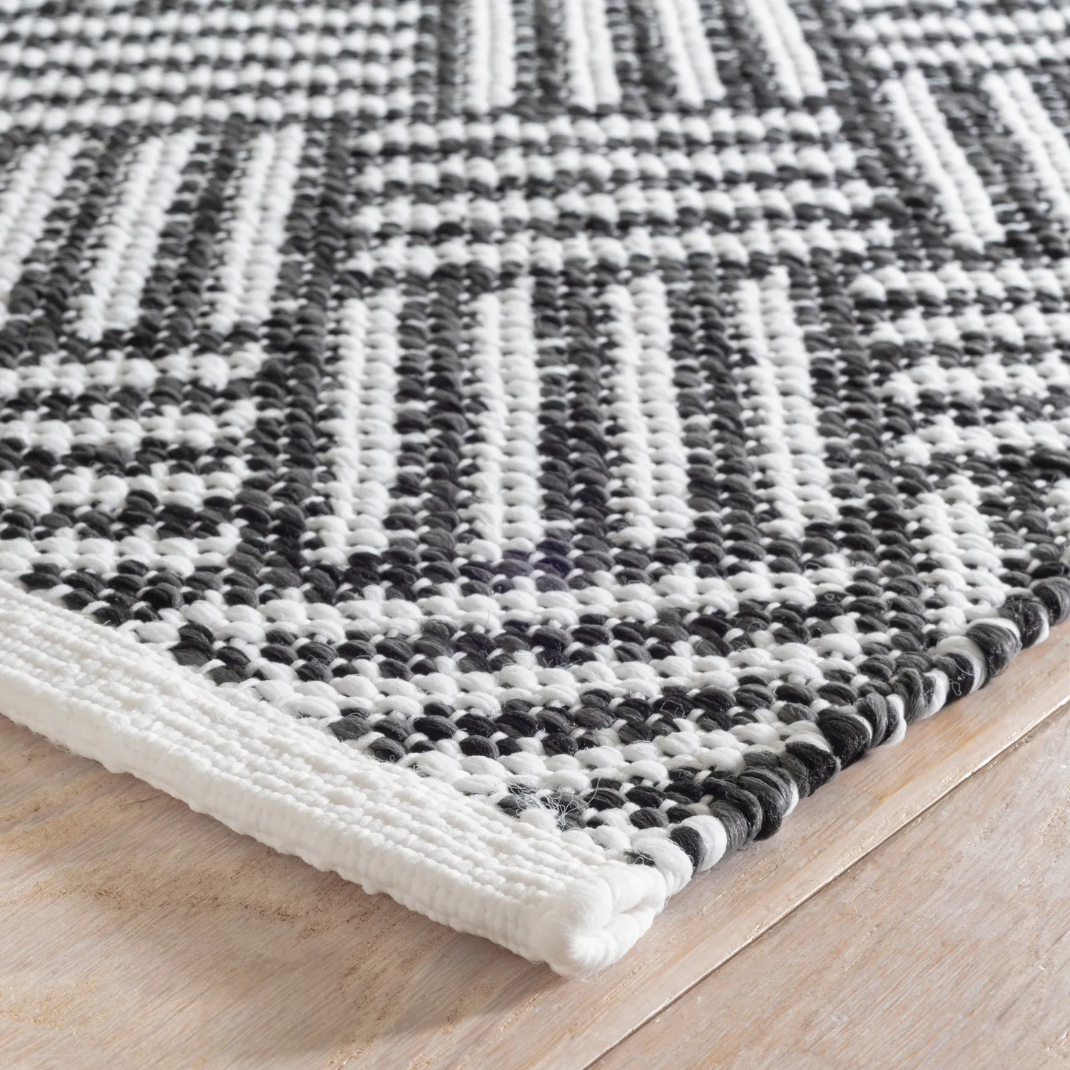 Dash & Albert Crisscross Handwoven Black Indoor Outdoor Rug