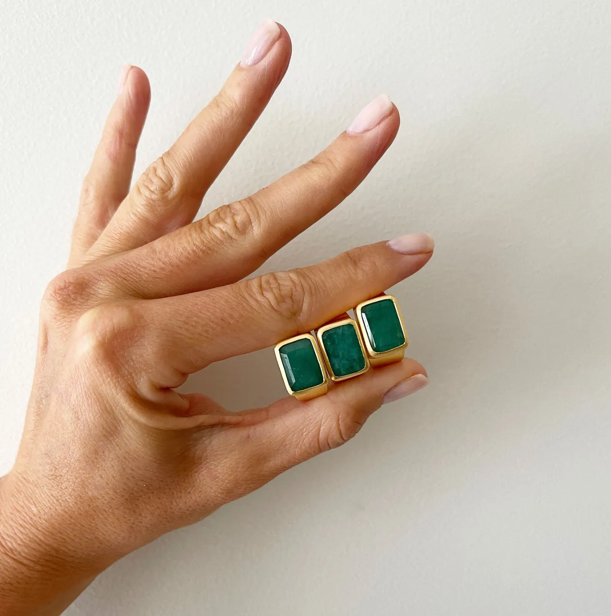 EMERALD COCKTAIL RING