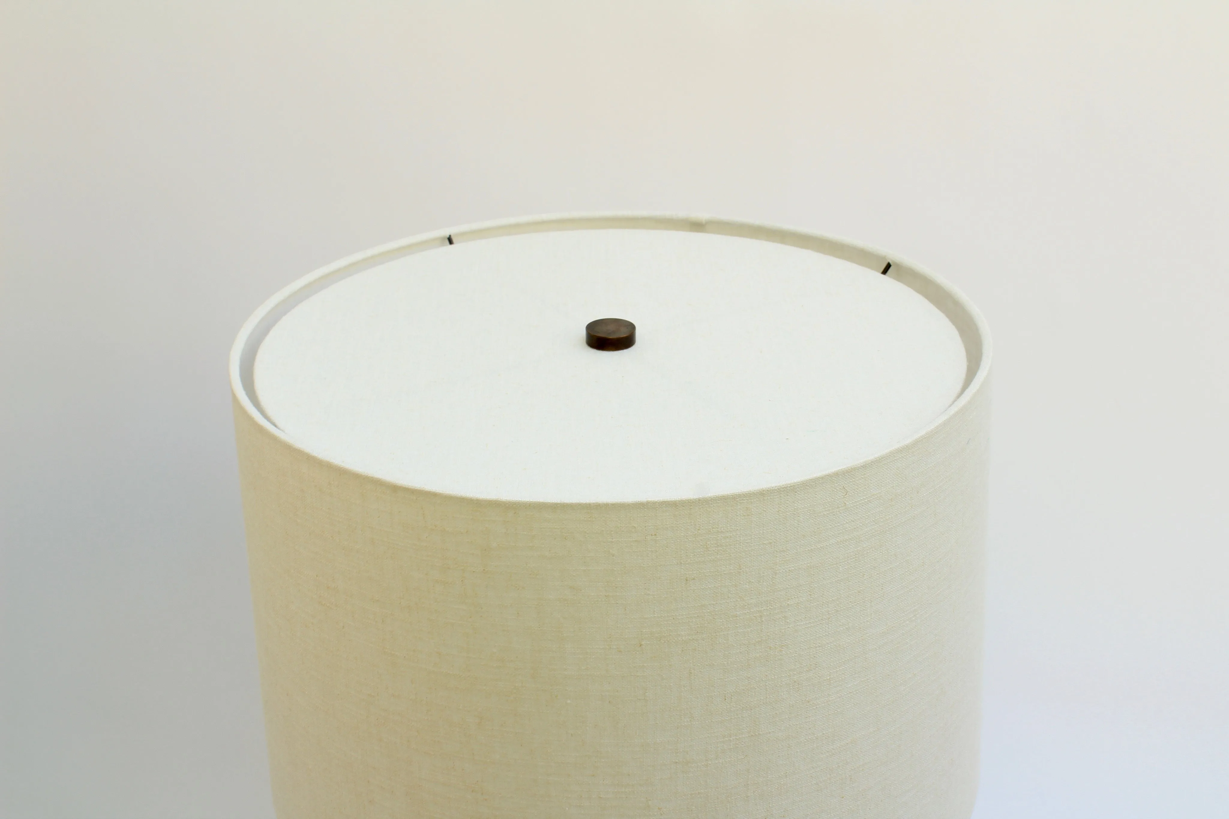 Natan Moss Round Black Drip Lamp