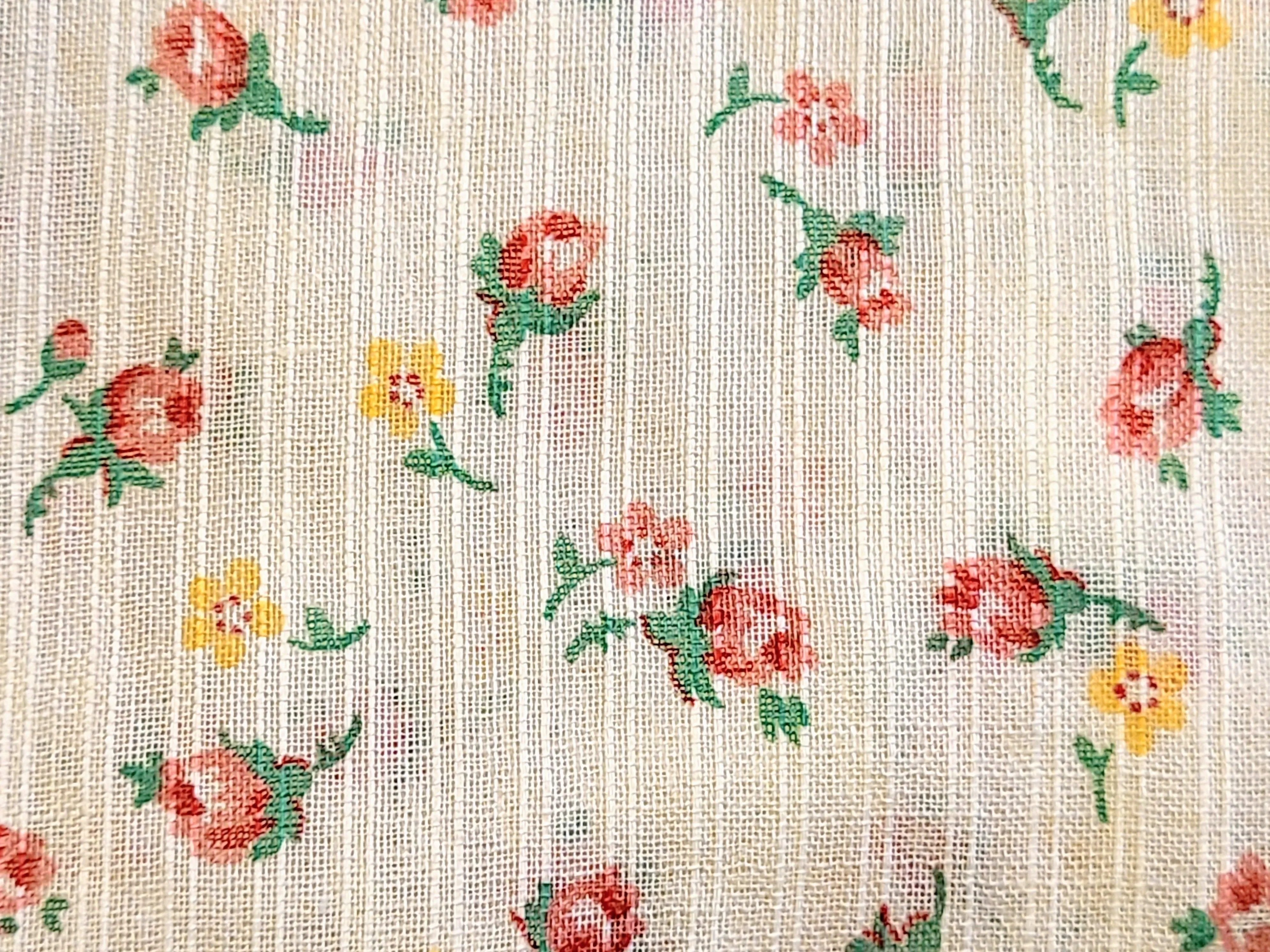 Vintage Fabric - Cotton - Dimity - Pale Yellow - Rosebuds - By the Yard - DMT444